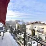 Simona *