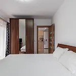 Simona *